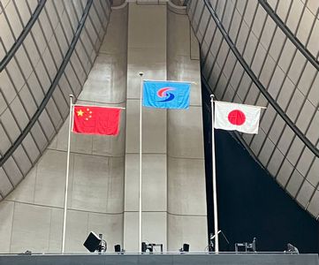 国旗と大会旗 国旗と大会旗